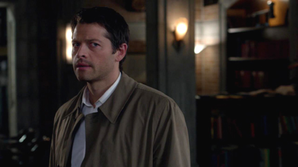 Cas wants Sam to call Dean.